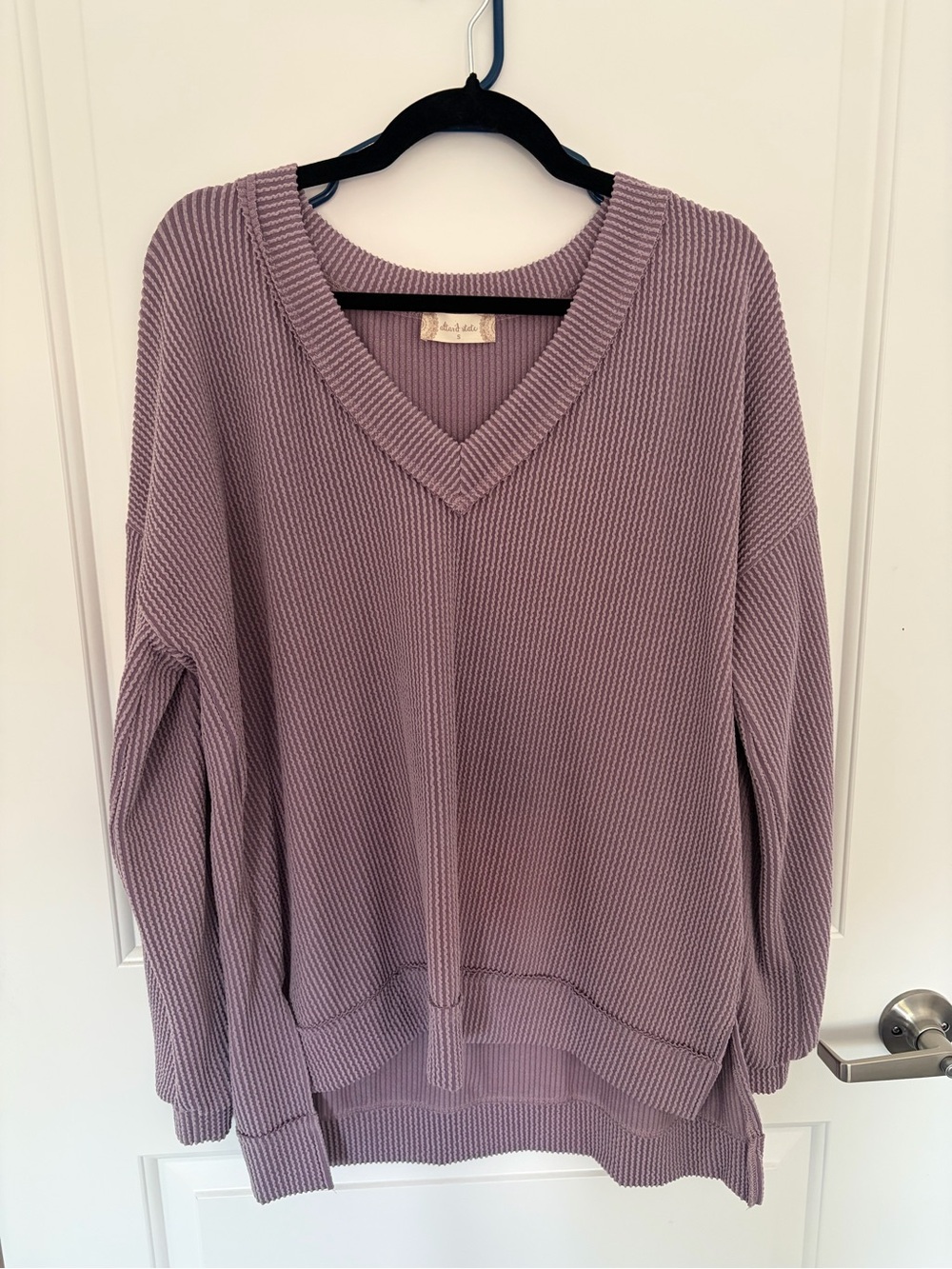 Altar'd State Ribbed V-Neck Pullover - Mauve